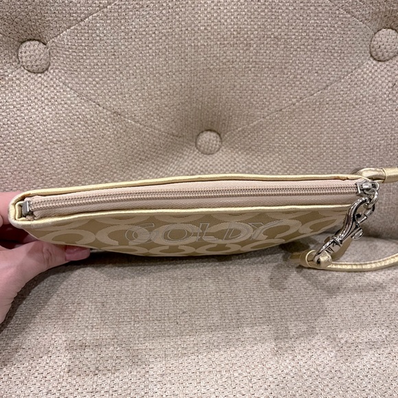 Coach Poppy-Chan GOLDY Collectible Y2K Wristlet - Picture 11 of 14
